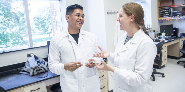 Sarah Hind in the Lab