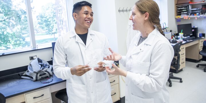Sarah Hind in the Lab